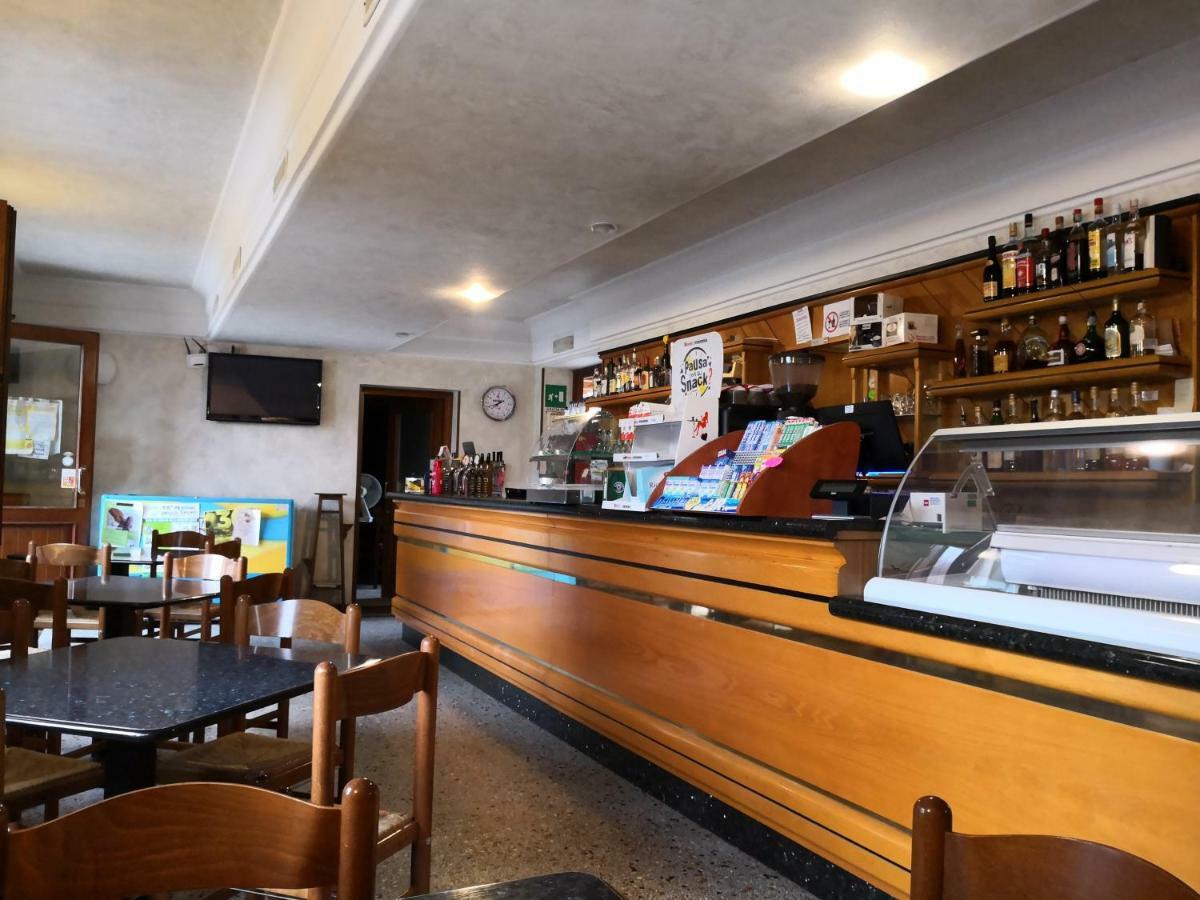 Hotel Trattoria Bar Oasi à Pocenia Extérieur photo